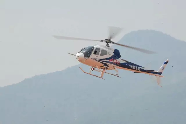 AC311直升机完成高风险科目试飞.webp